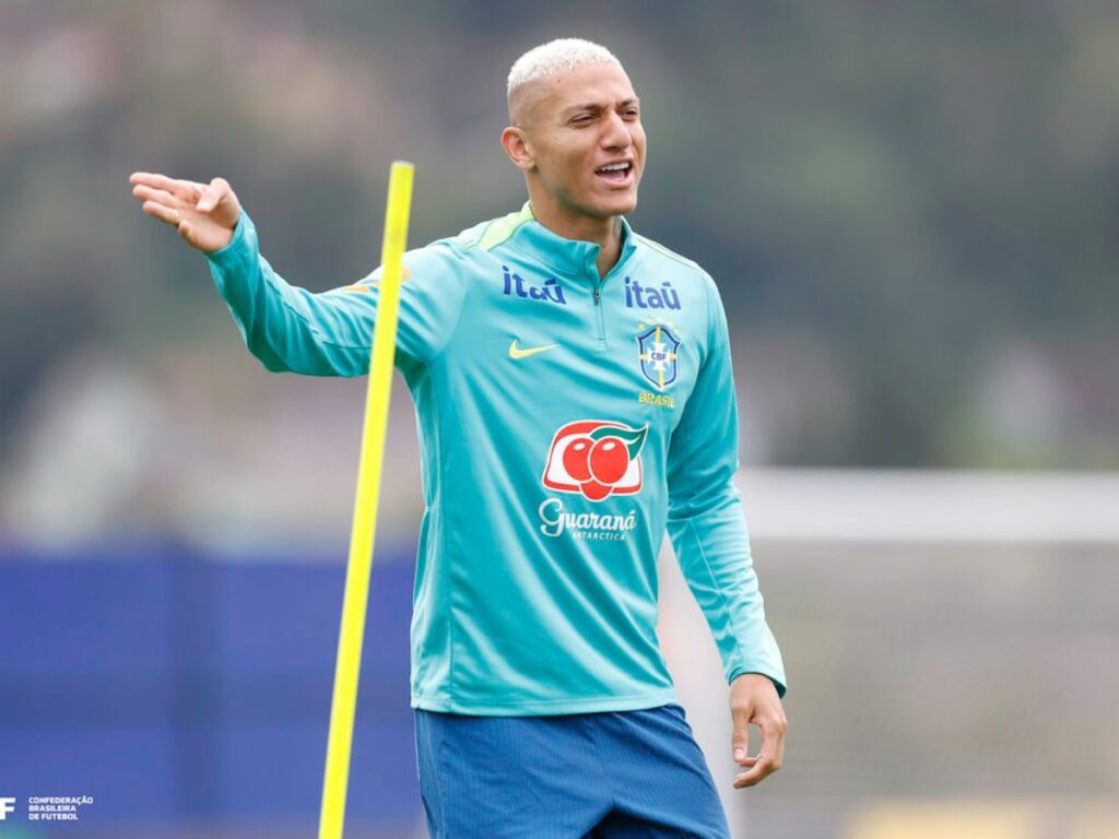 Richarlison doa R$ 60 mil para tratamento de catarata em bebê de Viçosa