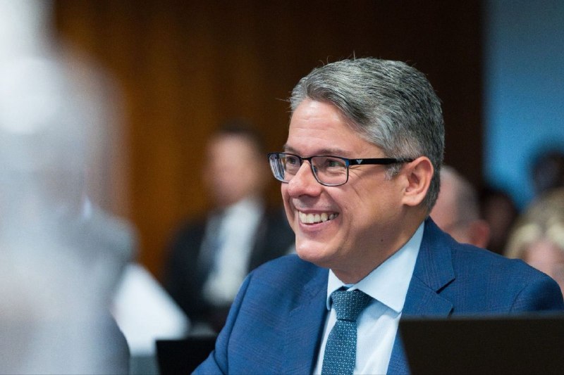 Senado aprova projeto que regulamenta a profissão de audiodescritor no Brasil
