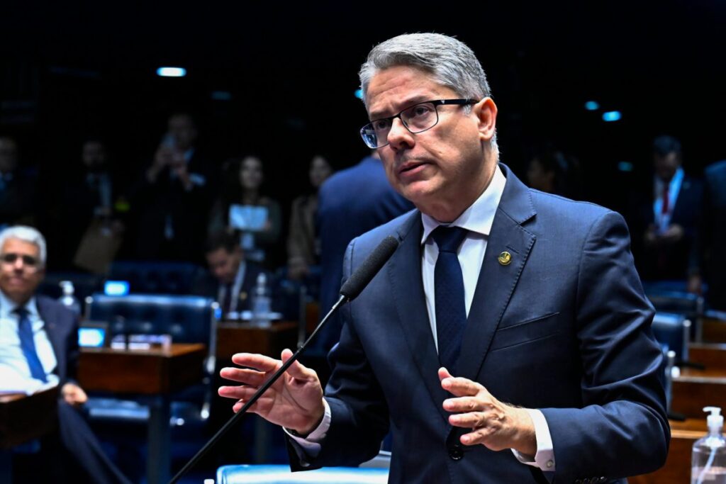 Senador Alessandro Vieira Reage a Representação de Gilmar Mendes e Não Se Intimidará