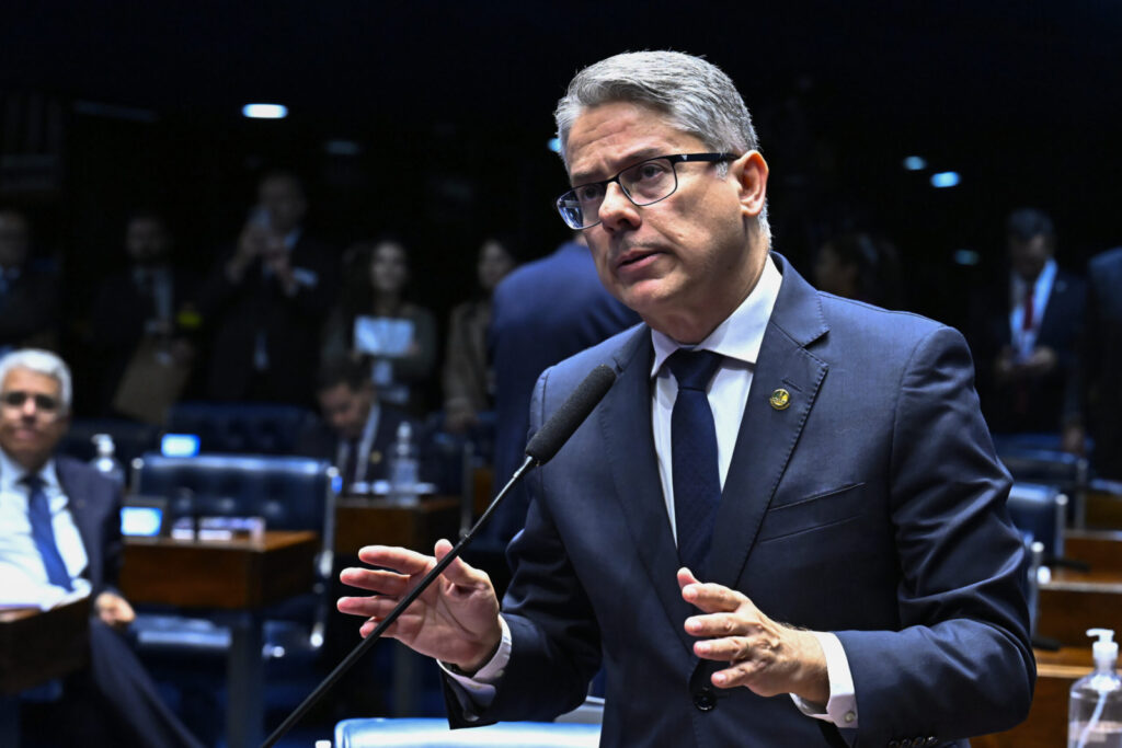 Senador Alessandro Vieira se manifesta sobre representação de Gilmar Mendes