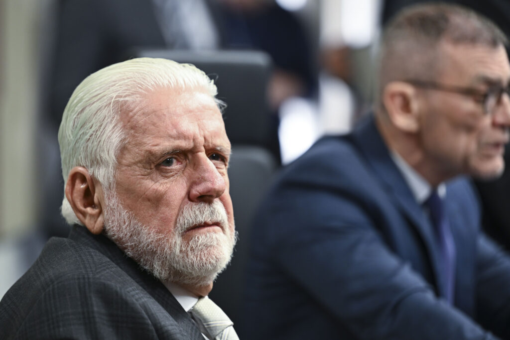 Senador Jaques Wagner tenta vender terreno de R$ 15,8 milhões após operação da PF