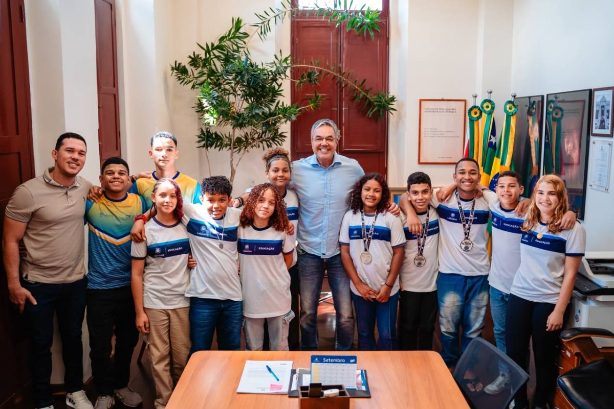 Sérgio Reis recebe judocas do CIE e celebra quatro medalhas