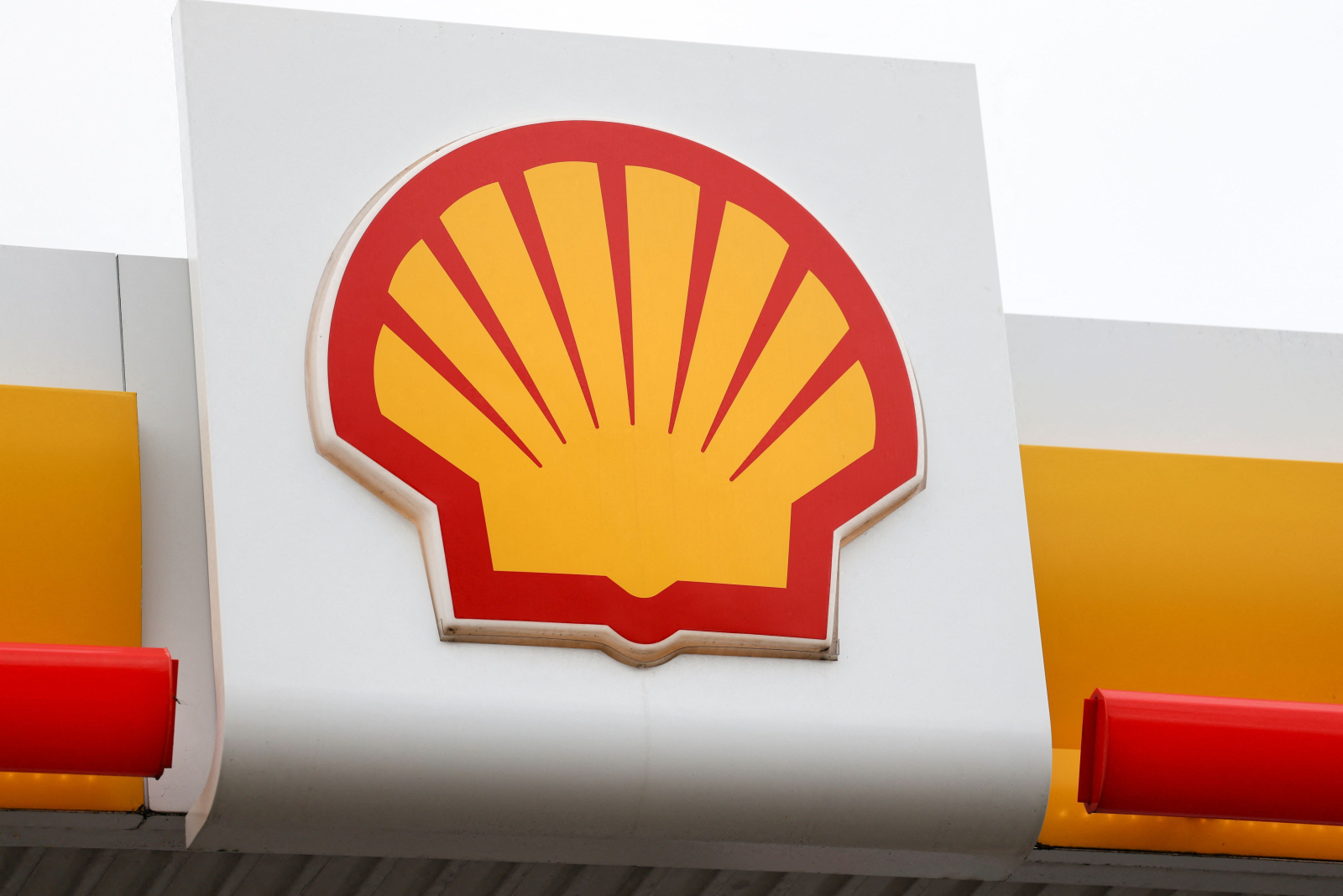 Shell lucra US$ 9,84 bi no 2º tri e mantém recompra de US$ 3 bi