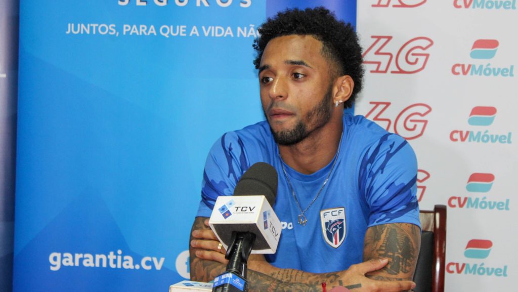 Silas defende Pelé como maior jogador; Messi em destaque por recorde