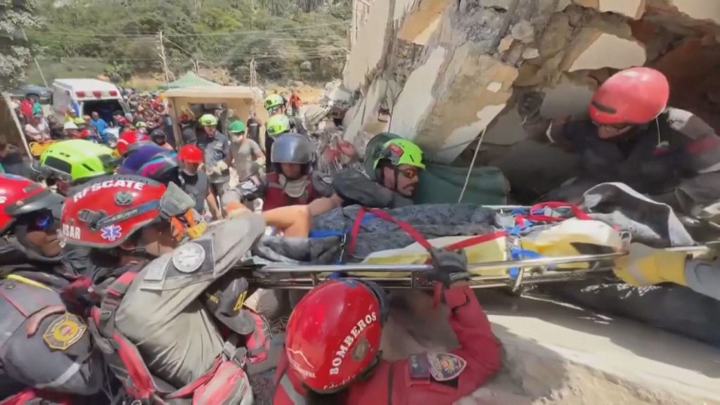 Socorristas intensificam buscas por criança presa em escombros na Venezuela