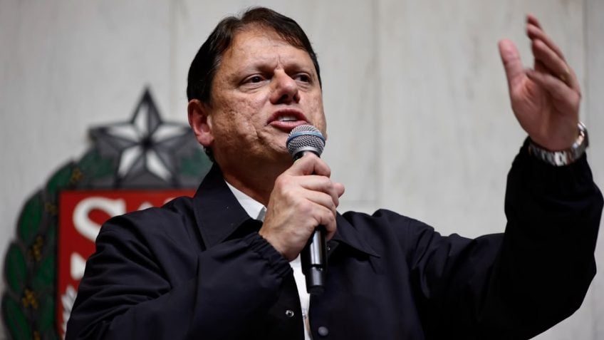 Tarcísio lidera intenções no 1º e 2º turno em pesquisa Genial/Quaest