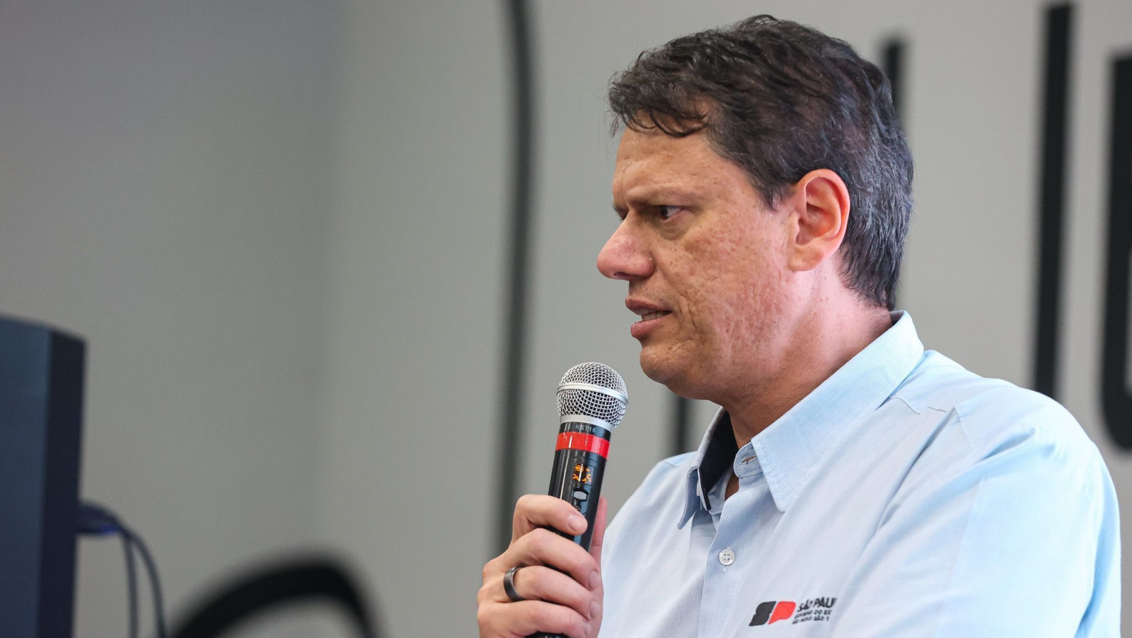 Tarcísio pressiona Republicanos por aliança com Flávio Bolsonaro