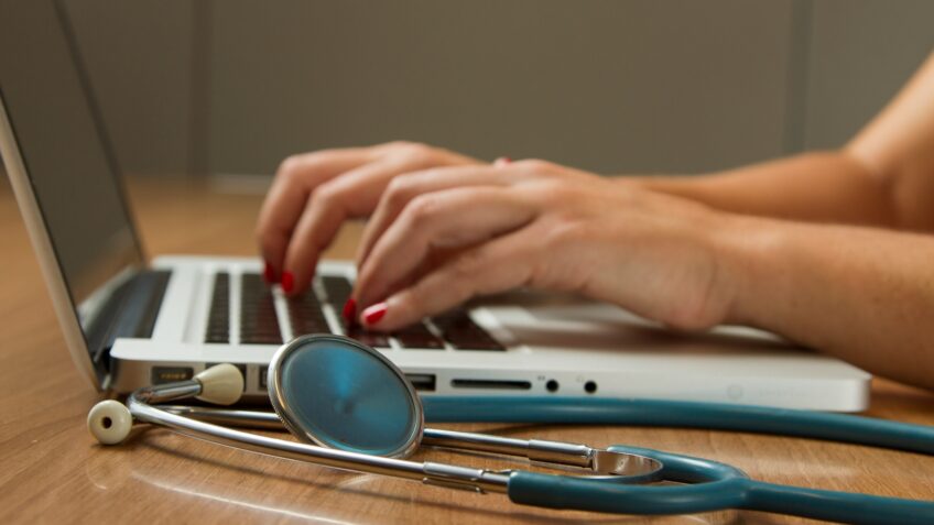 Telemedicina aumenta adesão a tratamentos contra tabagismo no Brasil