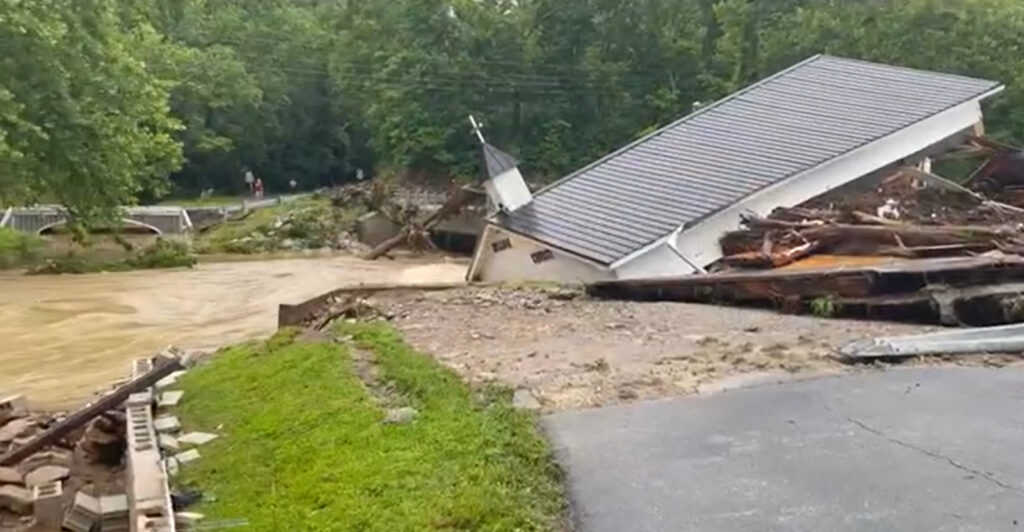 Tempestade provoca inundações severas no Missouri, EUA, com resgates em massa