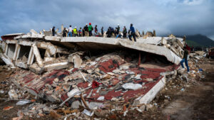 Terremoto de 7,3 atinge costa do México e gera alerta de tsunami