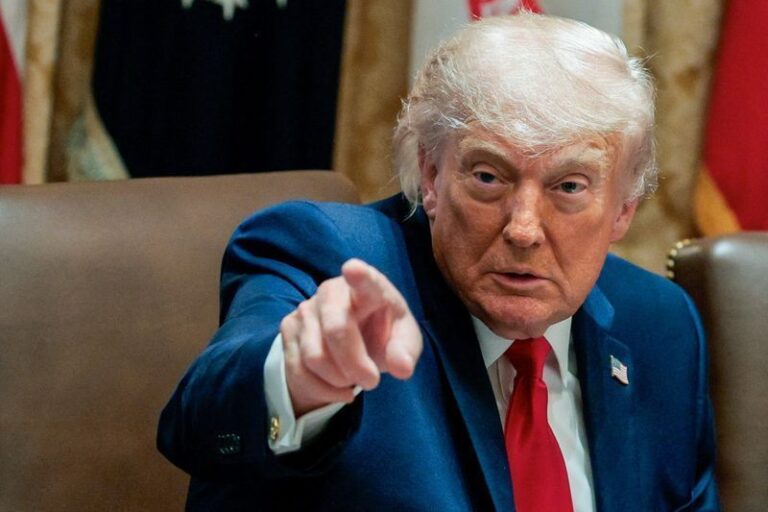 Trump assina decreto para ajustar tarifas de importação de alumínio nos EUA