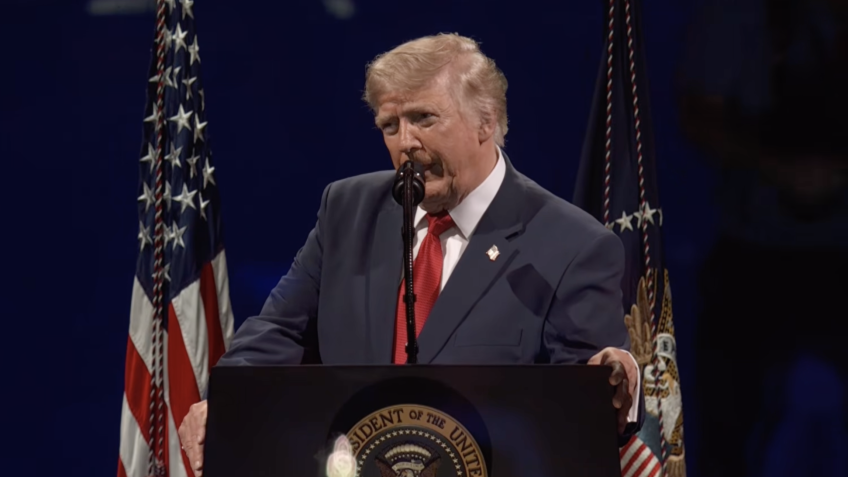 Trump critica comunismo e menciona 3º mandato em evento de Independência dos EUA