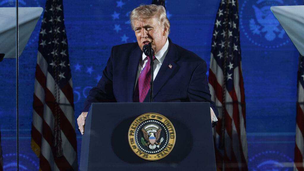 Trump minimiza acusações de interferência da China em eleições dos EUA