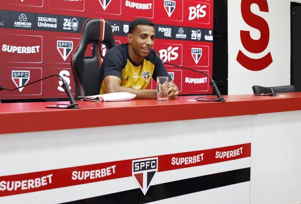 Victor Sá é apresentado como reforço do São Paulo e revela paixão pelo clube
