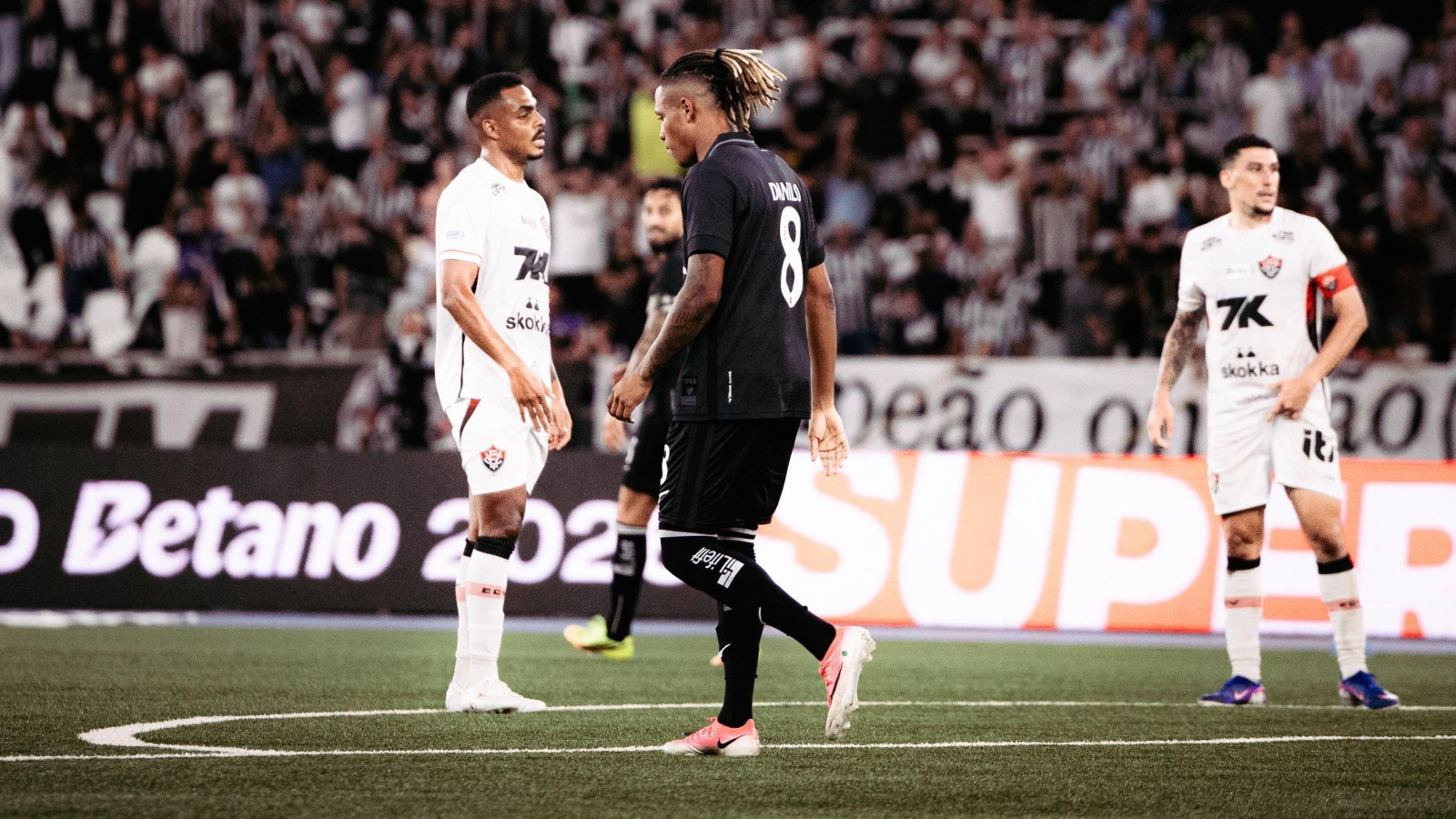 Vitória tenta surpreender o Palmeiras no Barradão pela 21ª rodada