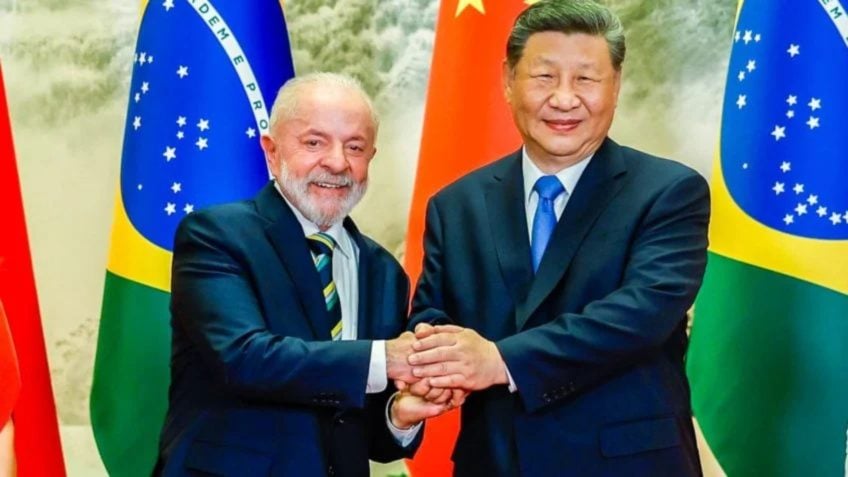 Lula e Xi Jinping discutem parceria estratégica e desafios globais em telefonema
