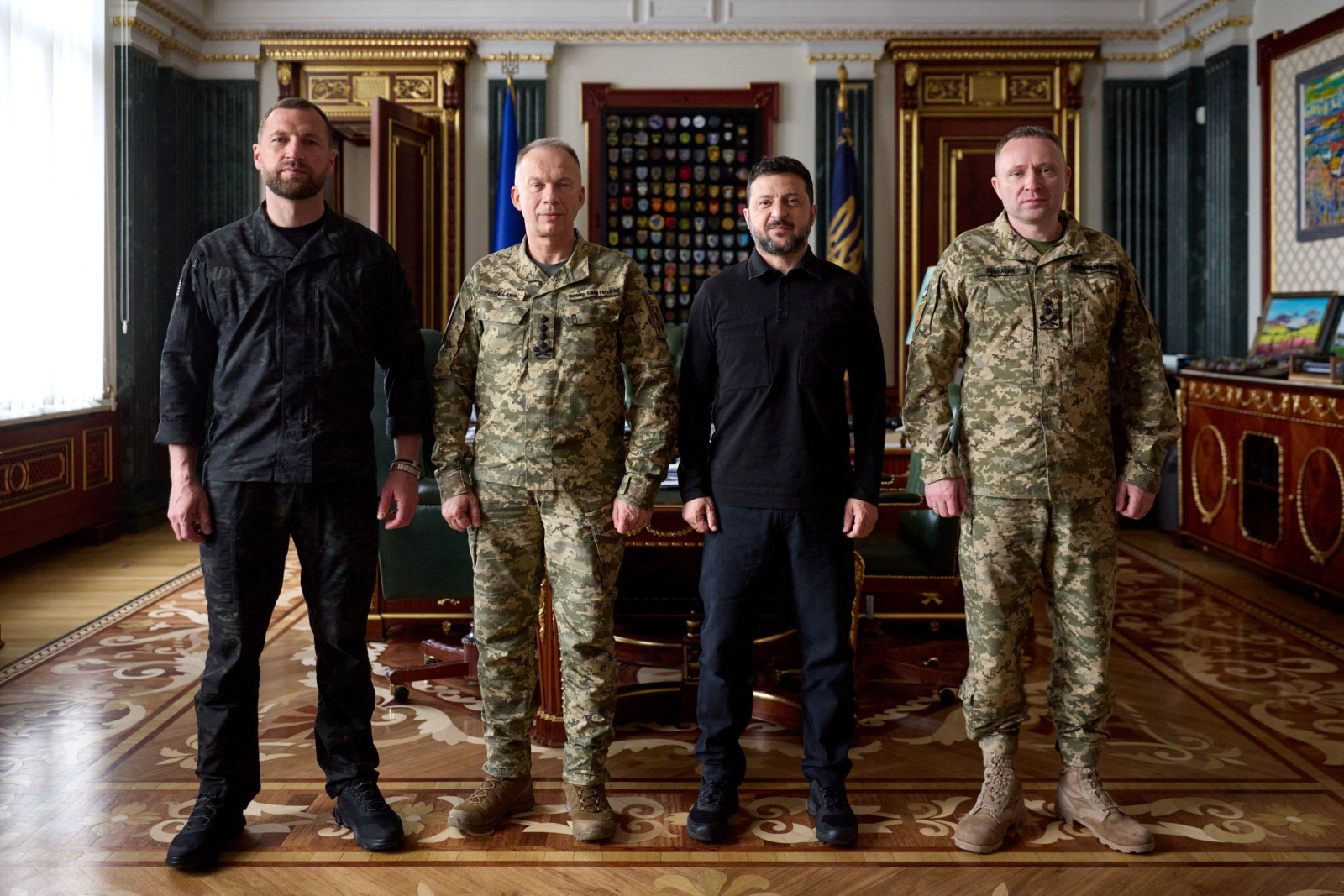 Zelensky troca comandante das Forças Armadas por general mais jovem