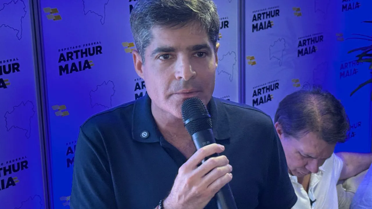 ACM Neto entrega plano de 214 páginas com foco em segurança e saúde