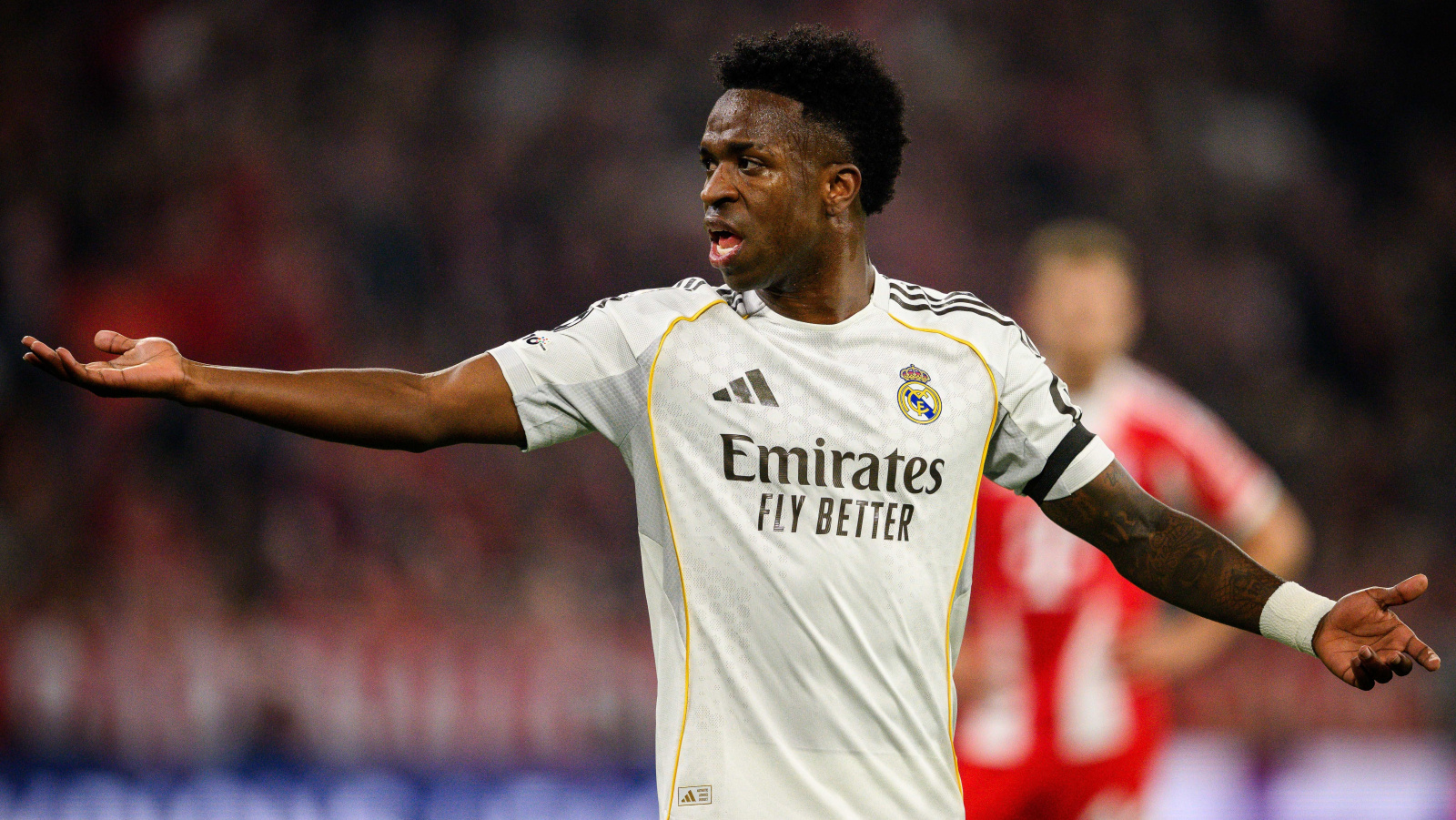 Agente de Vinícius viaja a Londres e reacende rumores de ida ao Arsenal