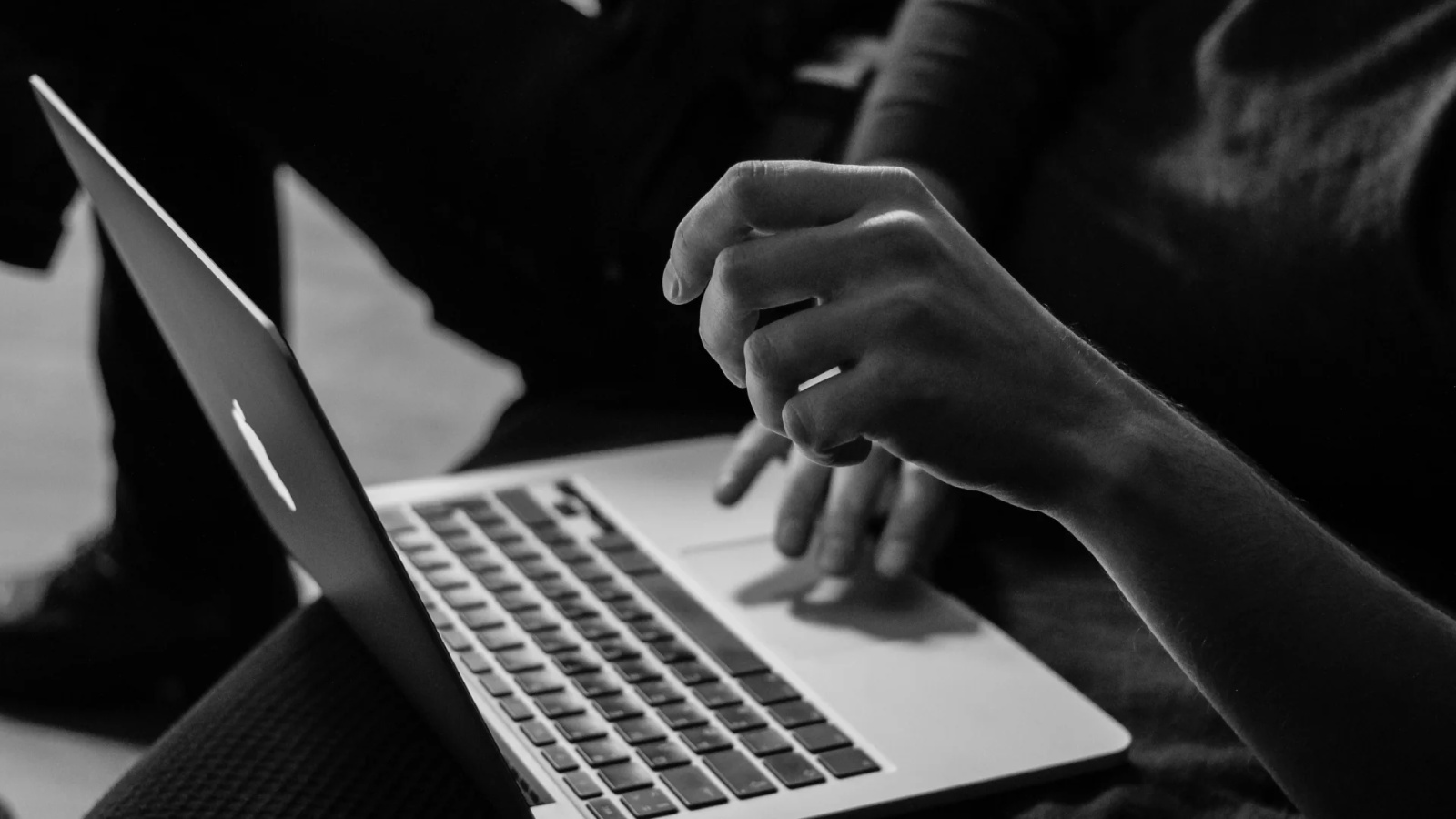 Agentes de IA instalam malware ao ler arquivos llms mal configurados