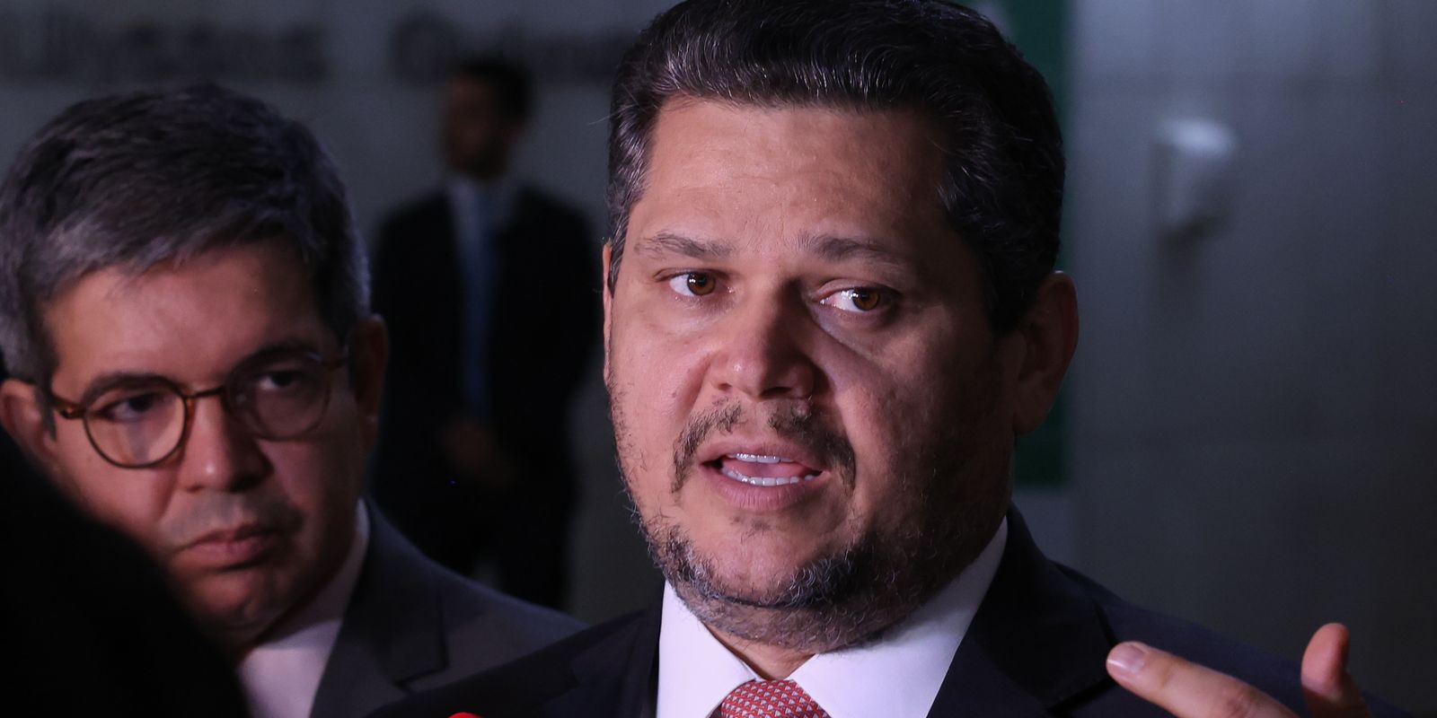 Alcolumbre encaminha PEC que acaba com escala 6×1 à CCJ