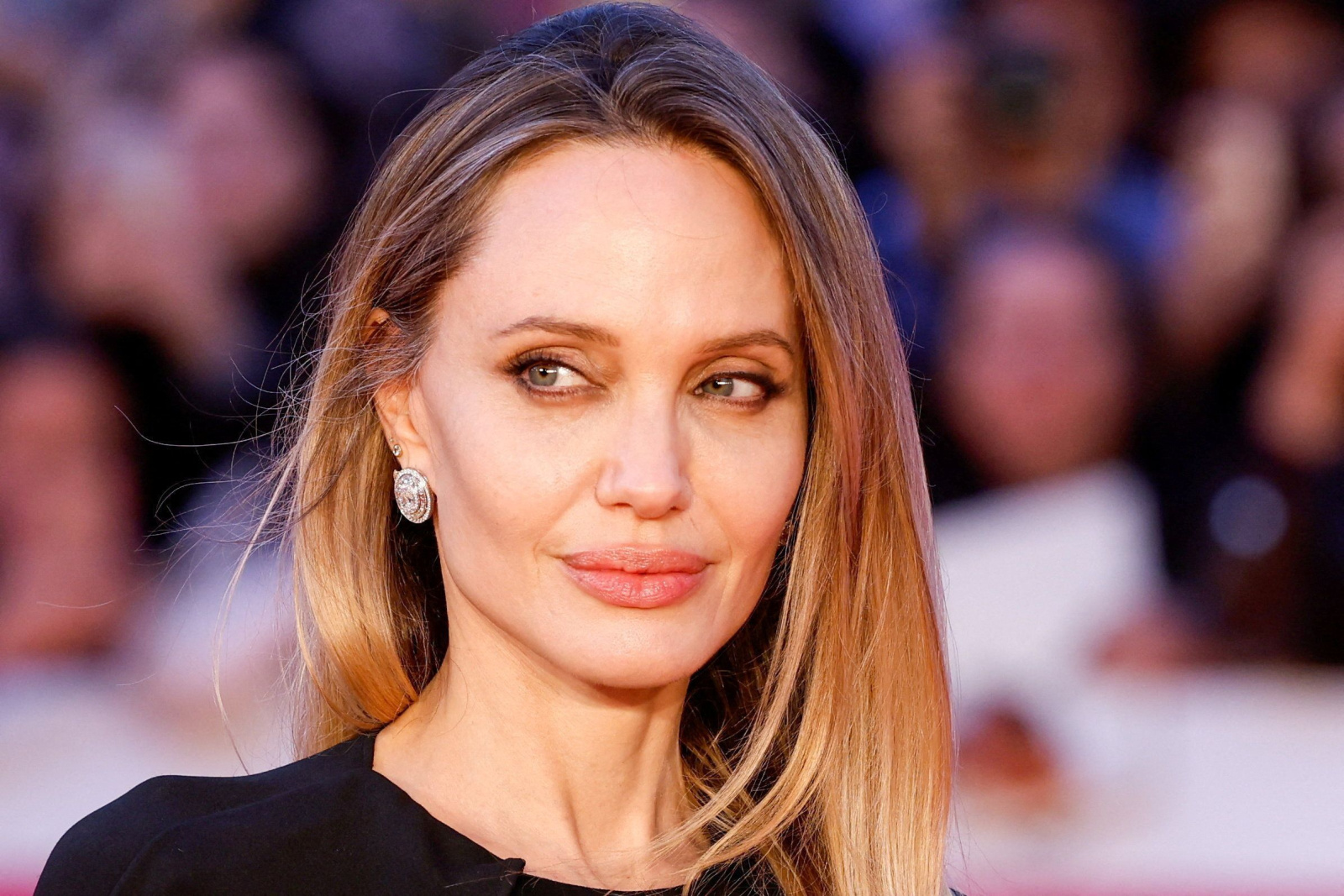 Angelina Jolie dirige 'Sem Sangue' com Salma Hayek e Demián Bichir