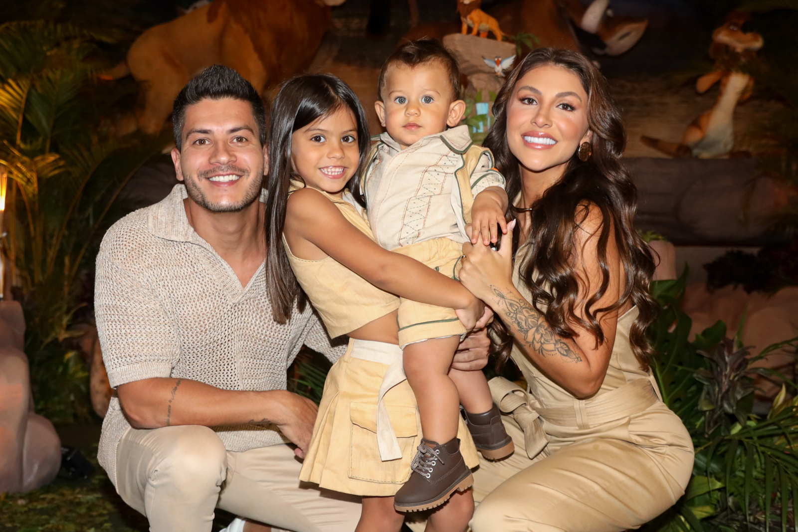 Arthur Aguiar e Jheny Santucci anunciam gravidez em vídeo