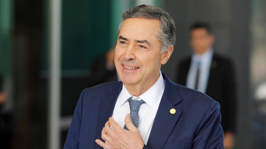 Barroso é internado em SP por intoxicação alimentar contraída em Paris