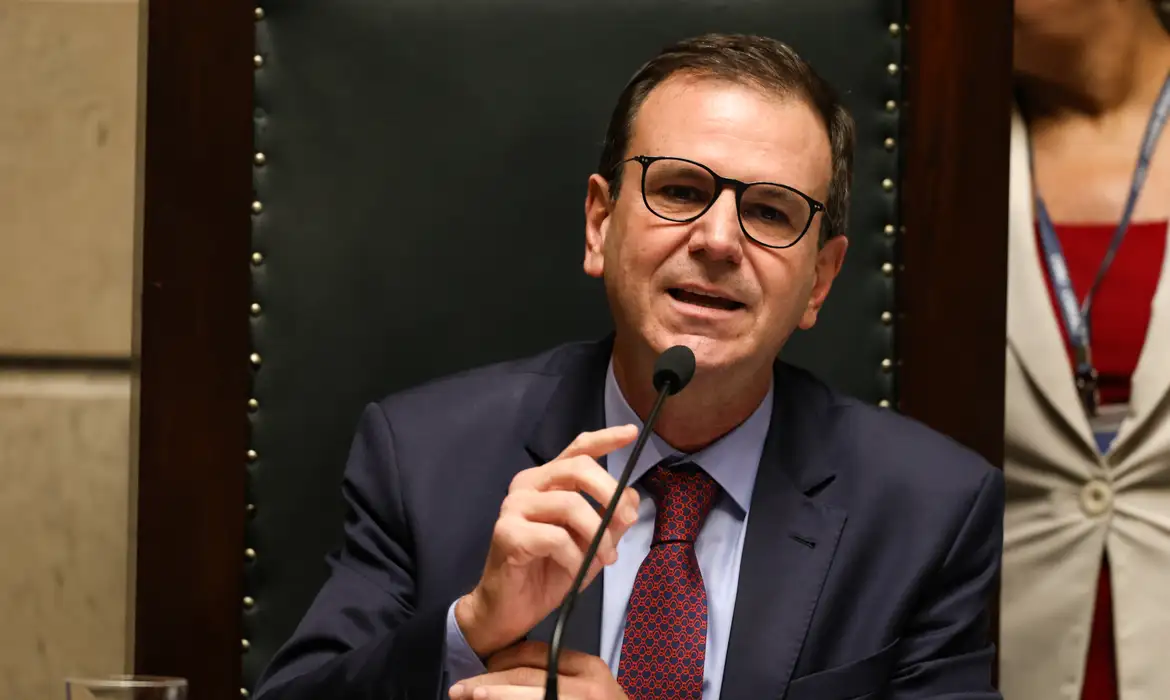 Benedita e Crivella lideram disputa ao Senado no RJ, mostra Paraná Pesquisas