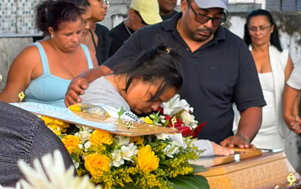 Canhoba sepulta dois estudantes vítimas de afogamento