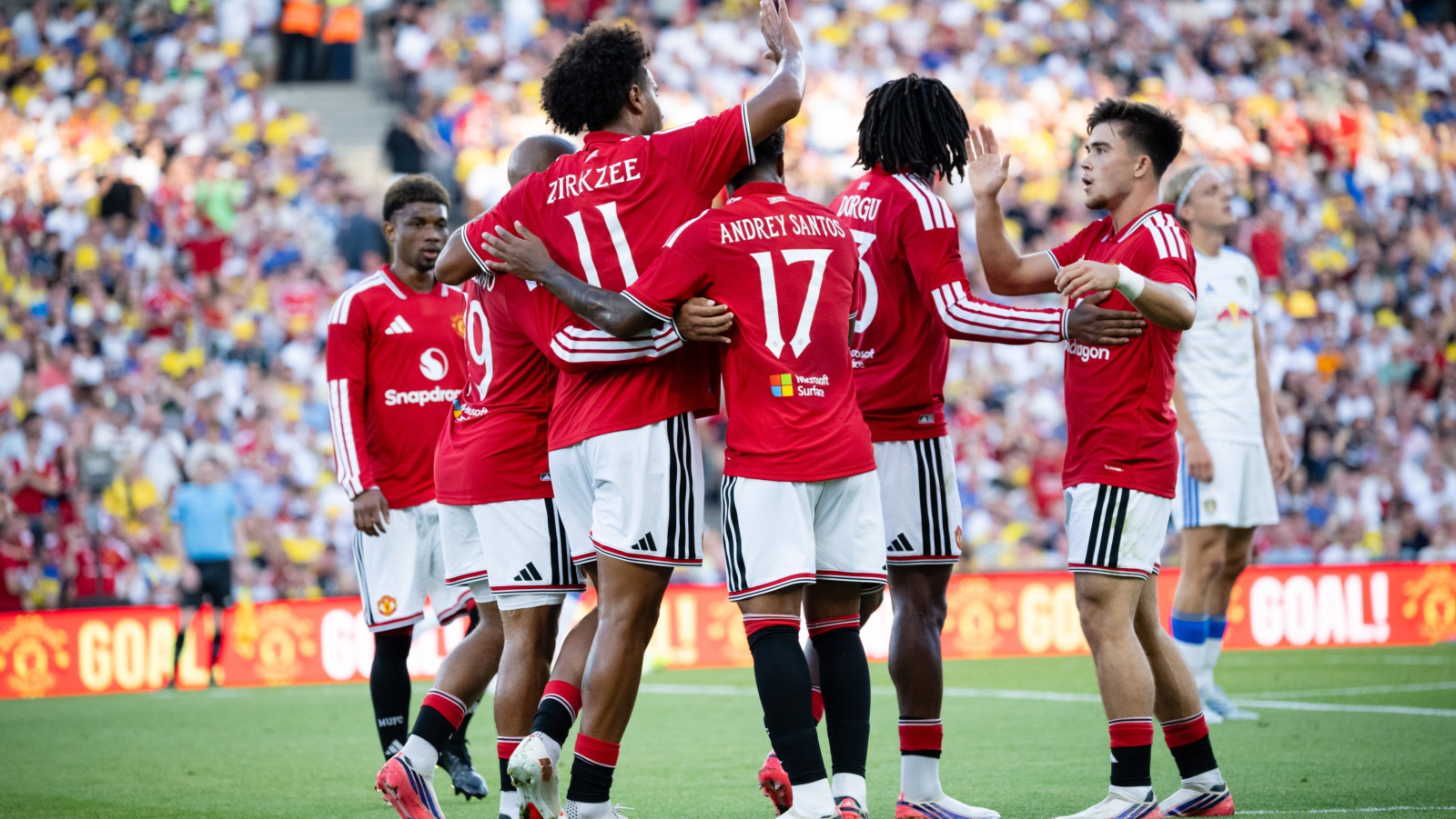 Carrick impulsiona Man United e acende esperança na nova temporada