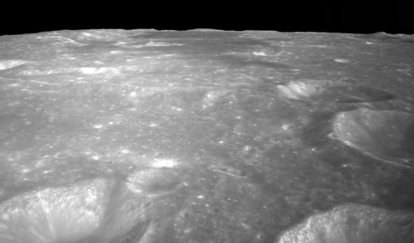 China avança na Lua com amostras e base; EUA prometem resposta