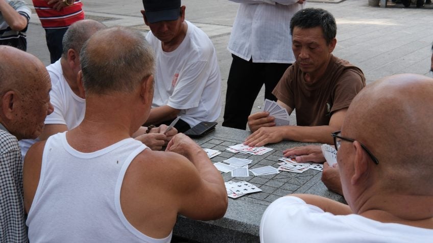 China soma 100 milhões de idosos em uma década e pressiona previdência