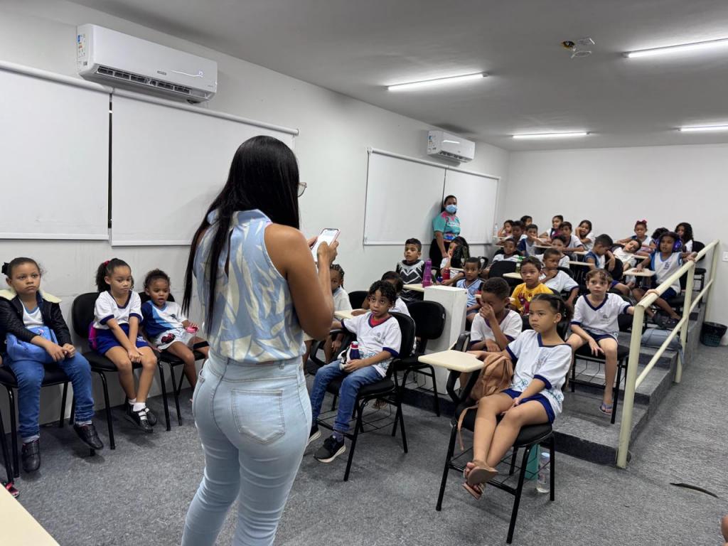 Clube do Livro Juvenil reúne jovens para leitura e trocas em Aracaju