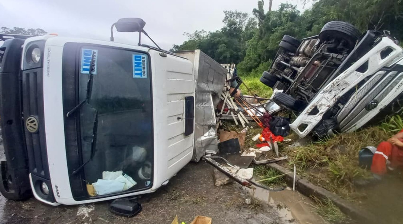 Colisão entre caminhões deixa um ferido na BR-349 em Siriri