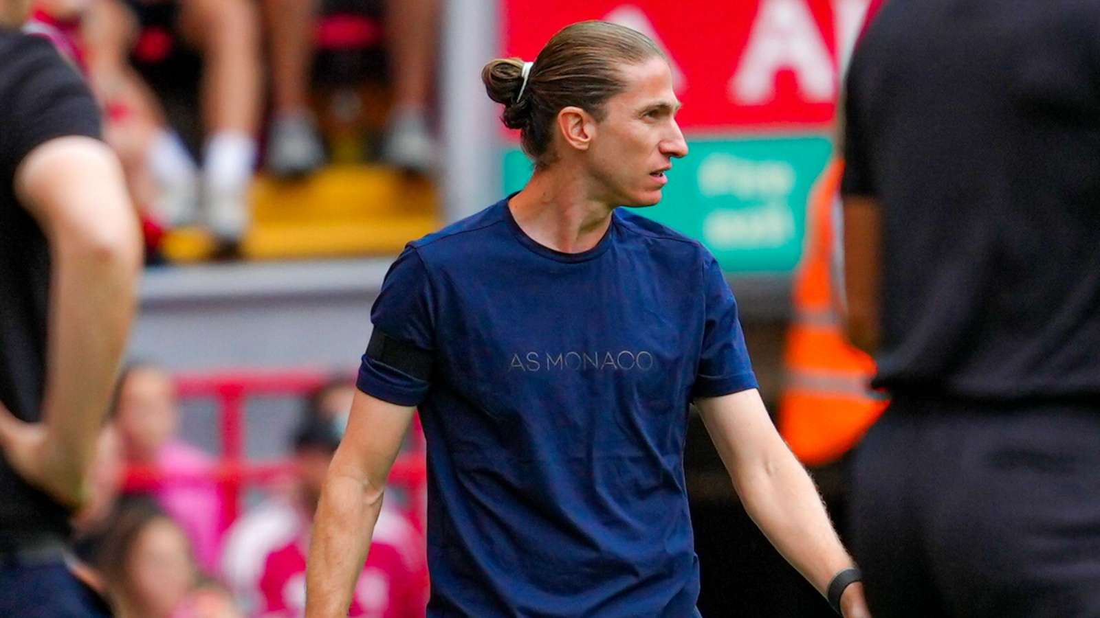 Coventry supera Monaco por 2 a 0 e complica estreia de Filipe Luís