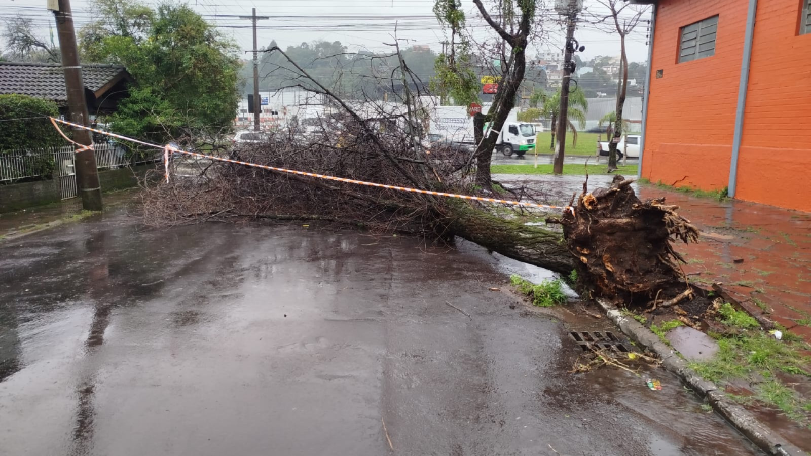 Defesa Civil alerta para temporais e risco de granizo no RS