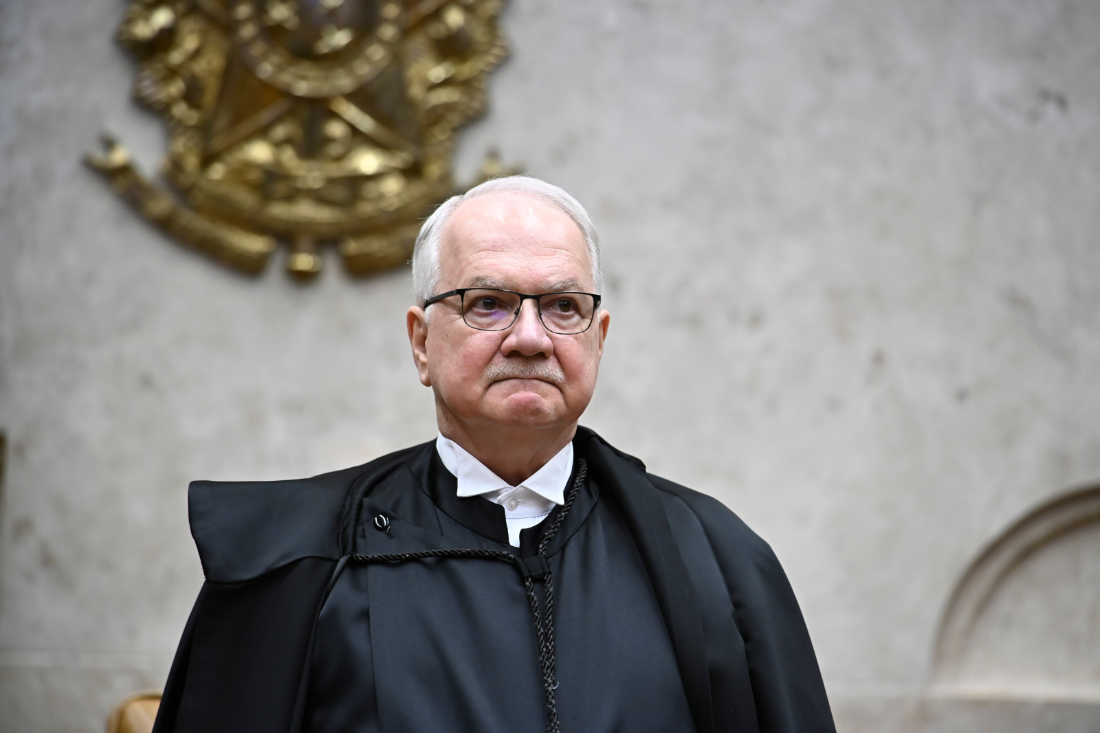 Fachin pede que STF aceite críticas públicas e responda com serenidade
