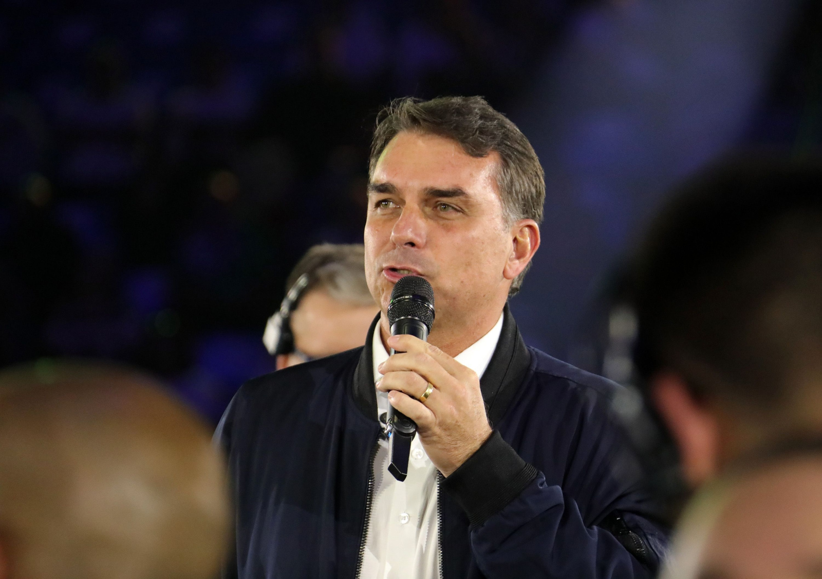 Flávio Bolsonaro afirma que gabinete ignorou e-mails do partido Missão