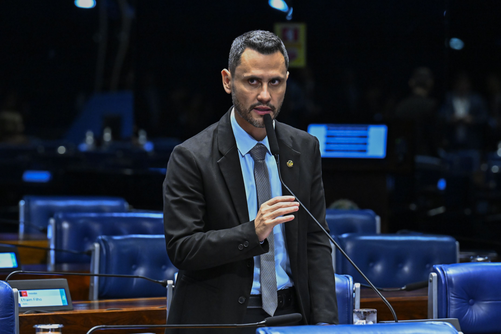 Flávio Bolsonaro lidera pesquisa no MT com 43%; Lula tem 33%