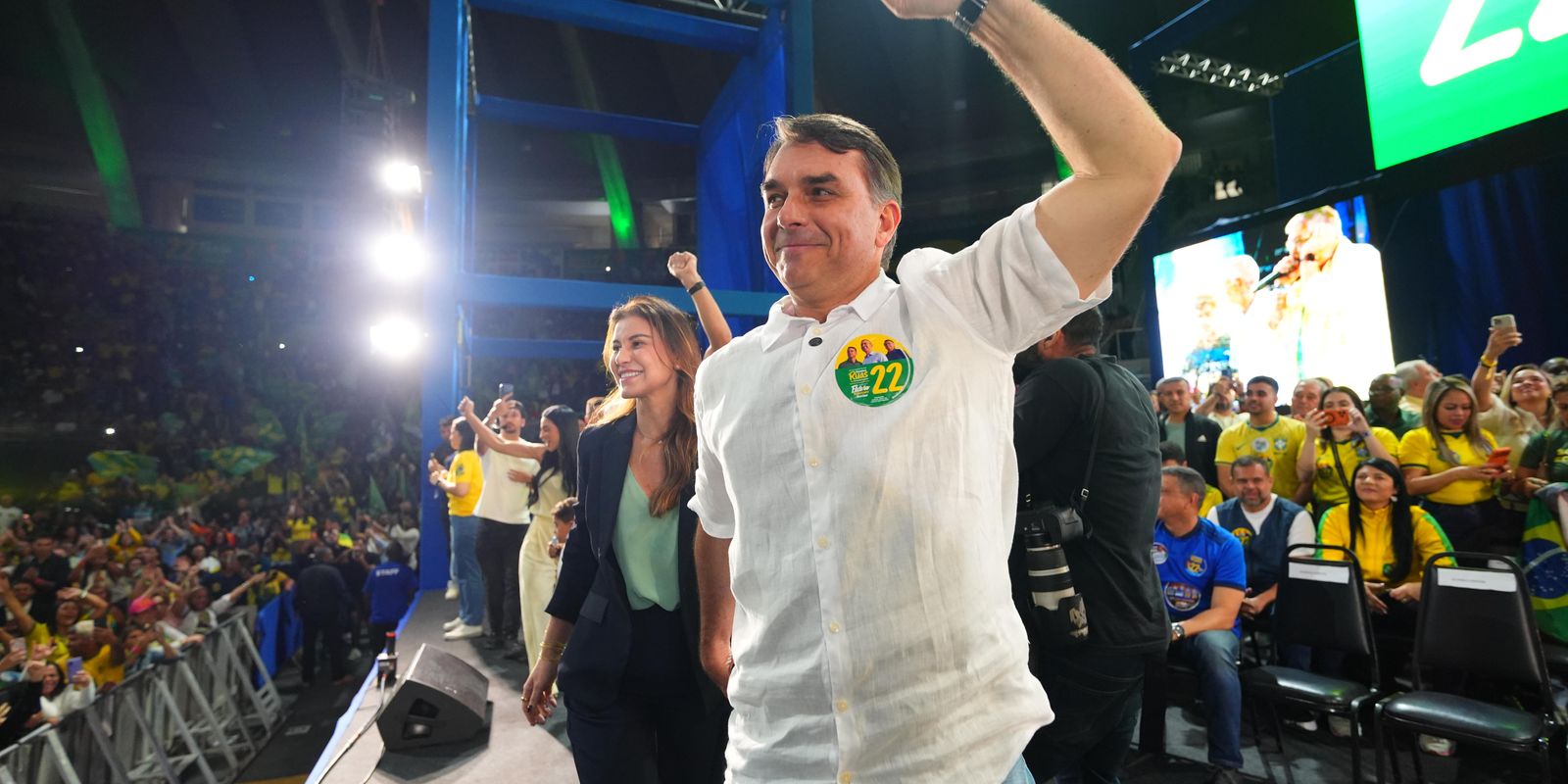 Flávio Bolsonaro quer endurecer penas e classificar PCC e milícias