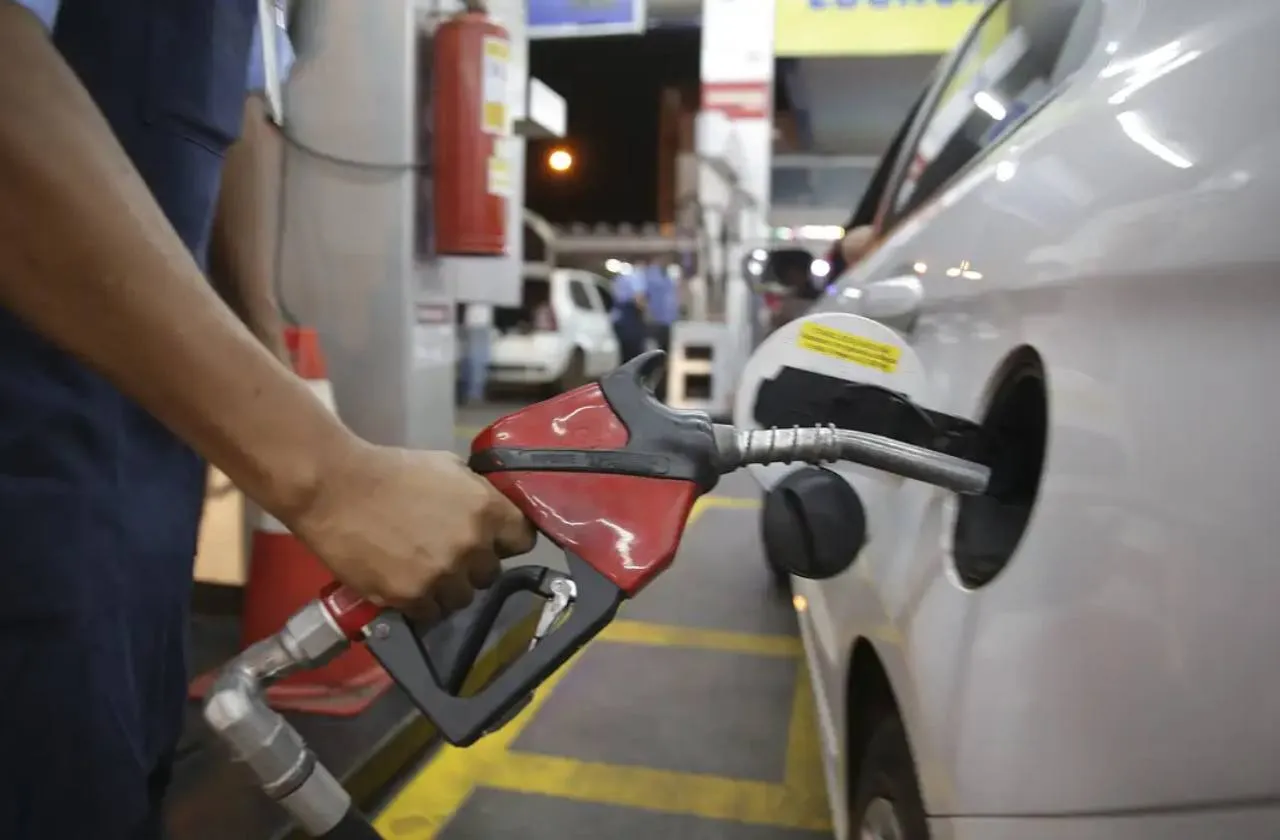 Gasolina varia até R$1,26 entre cidades da Bahia, aponta ANP