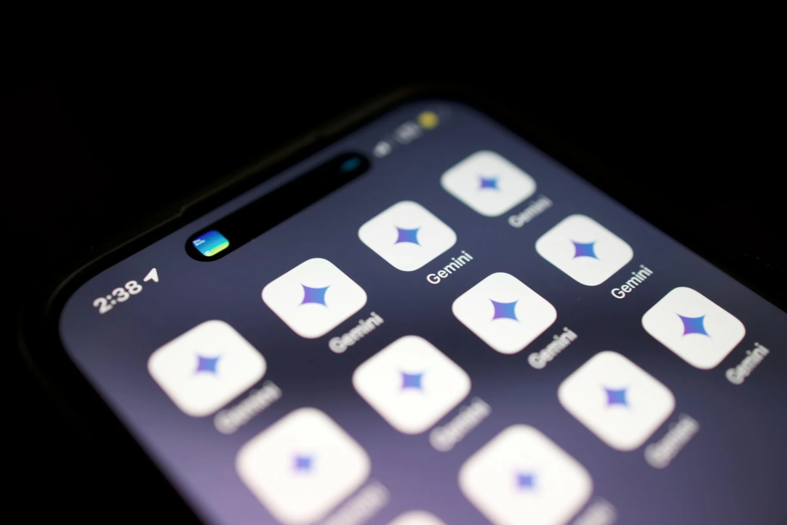 Google testa assistentes de IA personalizáveis direto no celular
