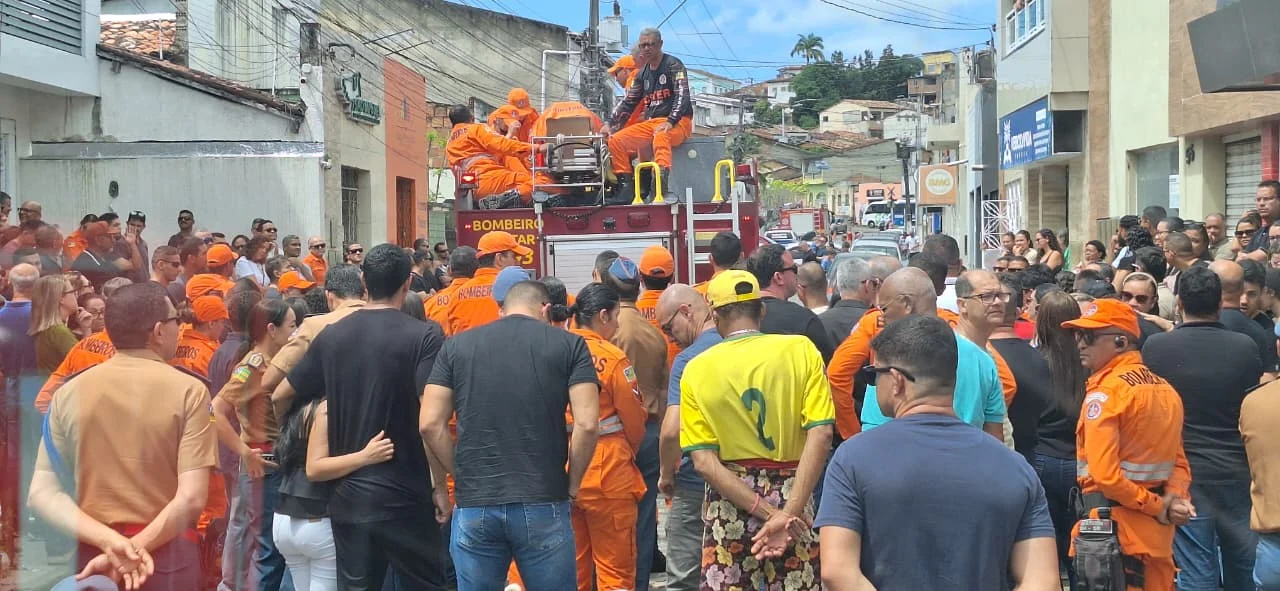 Despedida emocionante: Sargento do Corpo de Bombeiros de Sergipe é homenageado durante sepultamento em São Cristóvão