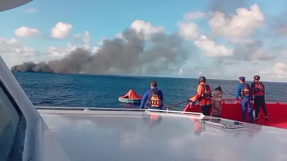 Incêndio atinge balsa entre Bali e Lombok; 1 morto e 172 resgatados