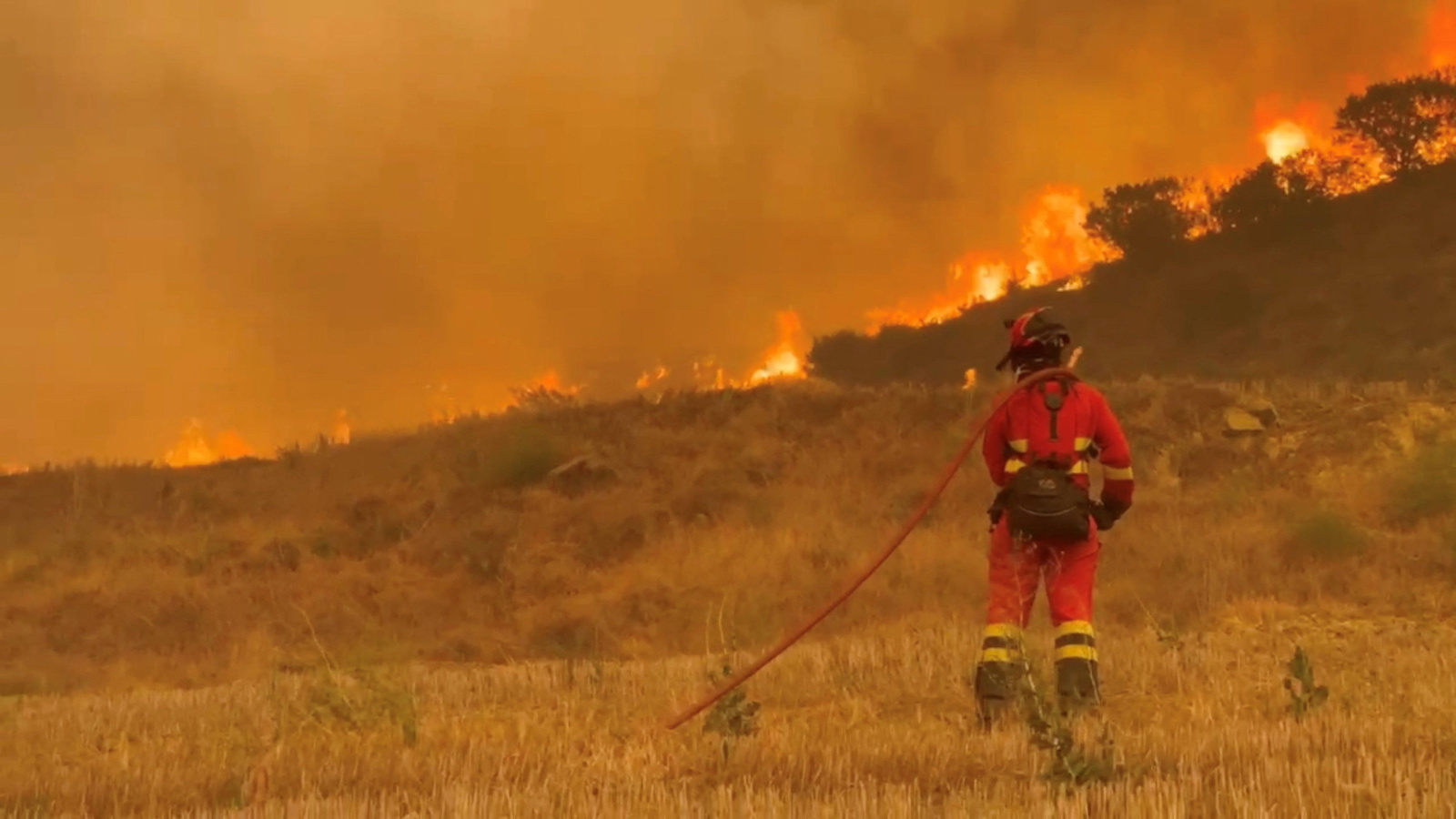 Incêndios consomem 100 mil ha em Washington; evacuam cidades e causam blecautes