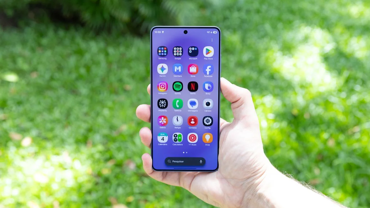 iPhone 17 foi o mais vendido no 2º tri. de 2026; Galaxy S26 Ultra chama atenção