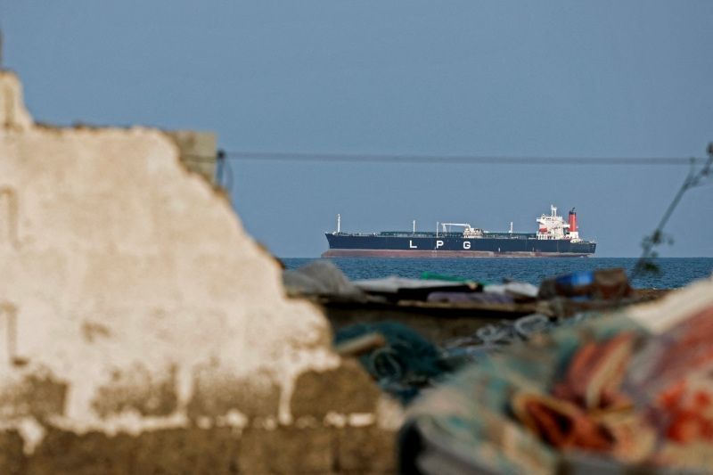 Irã e Omã negociam rotas seguras para navios no Estreito de Ormuz