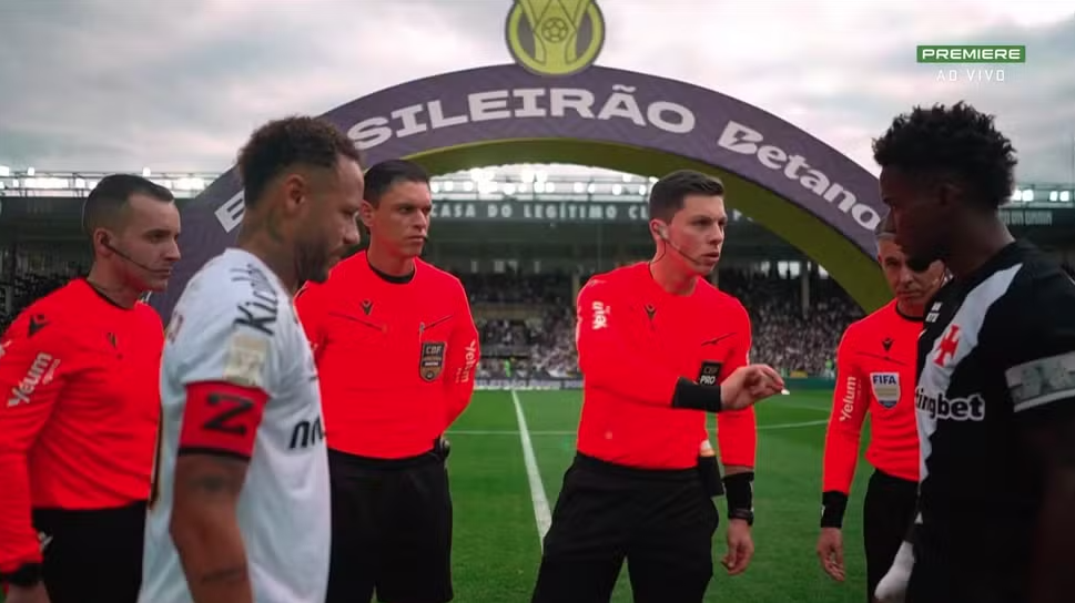 Jair sai aos 11min com dores e acende alerta no Vasco