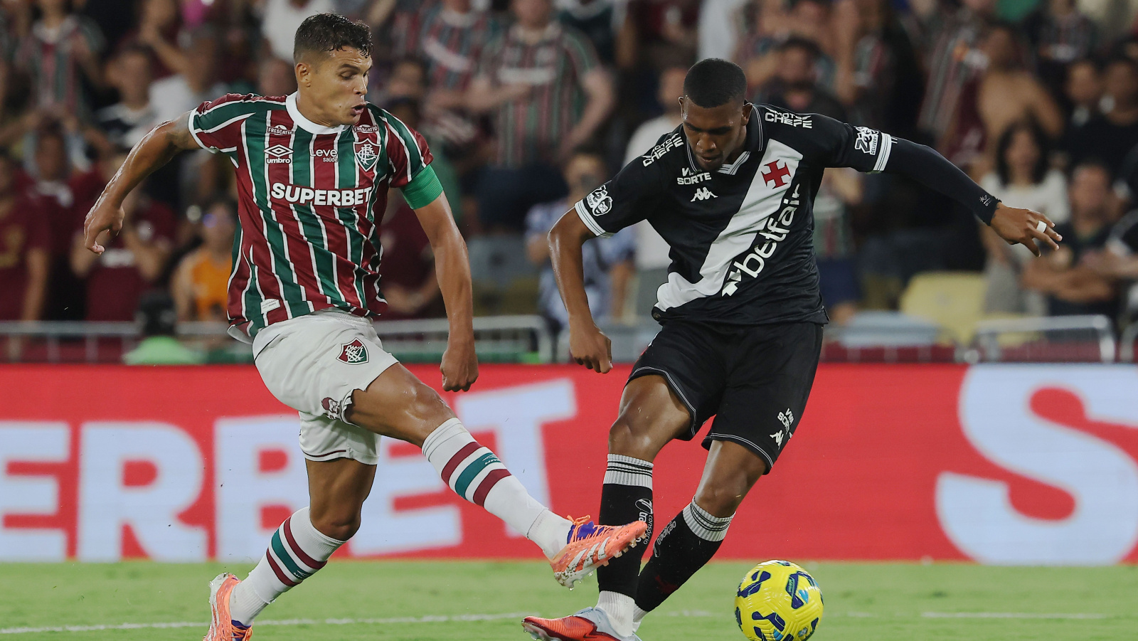 Léo Jardim elogia evolução do Vasco e cobra eficiência após 0 a 0